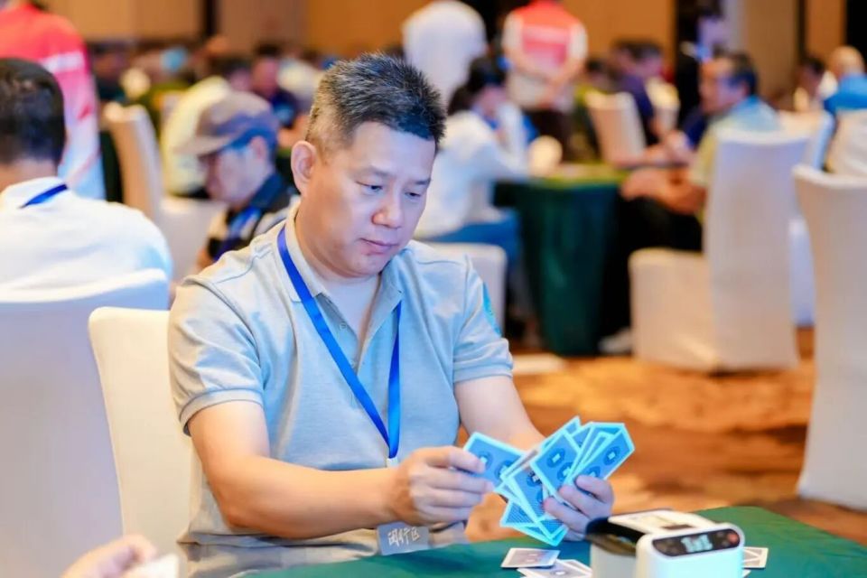 区的参赛选, 沈逸清, 多各地的朋