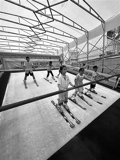 新轨迹滑雪, 田径 新轨迹滑雪, 田径